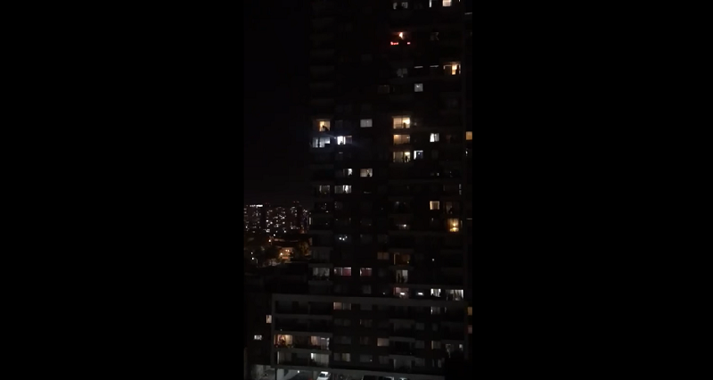 Sacó aplausos: mujer canta desde su balcón 'Te recuerdo Amanda' y estremece a vecinos