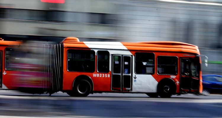 Diario Oficial publica normativa que frena alza del pasaje en la capital: ya es Ley de la República