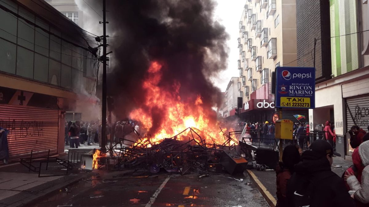 Televisores, bicicletas y maniquíes al fuego: desvalijan Johnson en centro de Concepción