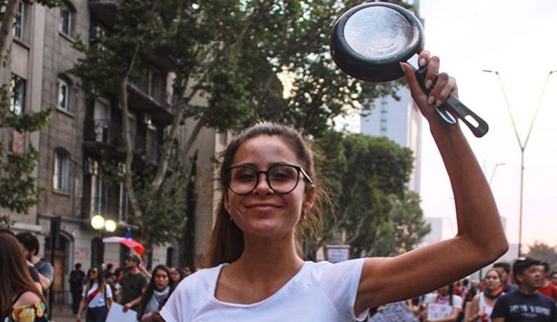 El potente discurso de Camila Gallardo tras multitudinaria marcha en Santiago