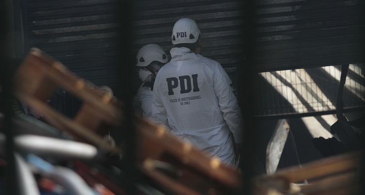 Identifican a uno de los dos fallecidos en incendio que afectó a Construmart en La Pintana
