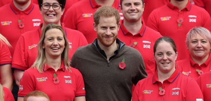 Graban reacción del príncipe Harry al notar que deportista 