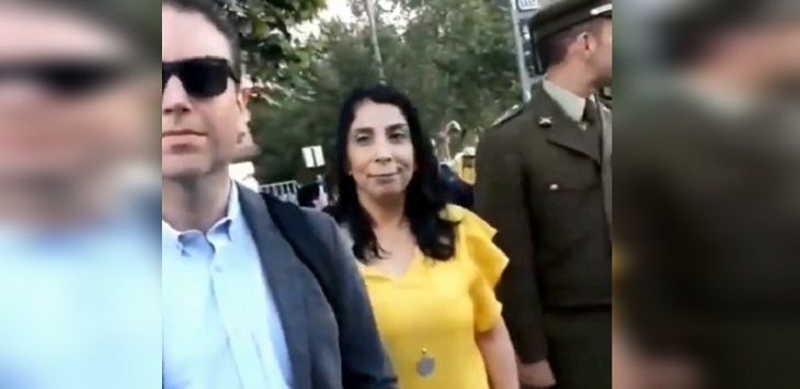 Karla Rubilar vivió incómodo momento en plena Alameda: fue encarada duramente por manifestante