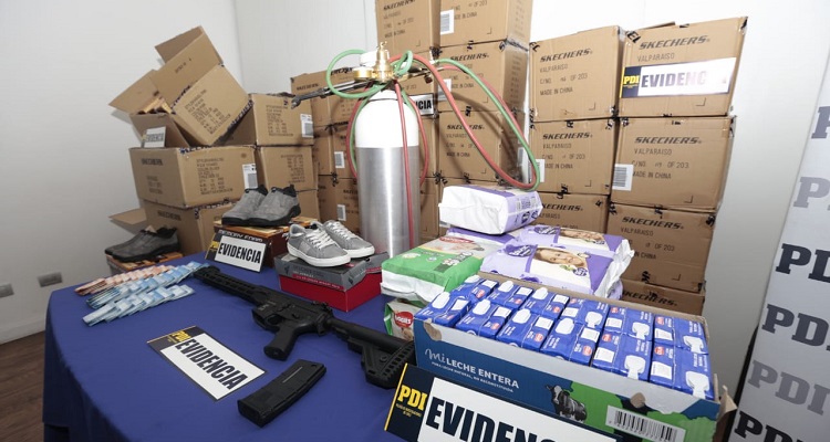 Mujer acusada por saqueos en Puente Alto fue sorprendida con 344 pares de zapatos nuevos