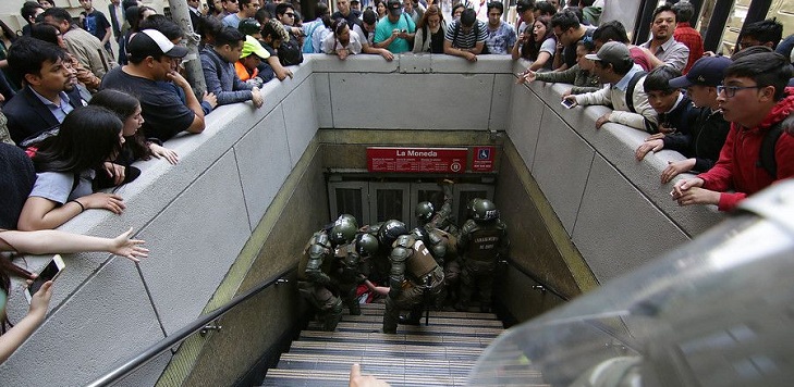 protestas por alzas de pasajes en el metro