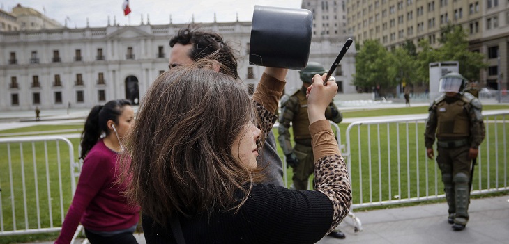 Estos son los municipios y universidades que suspenderán clases debido a protestas en Santiago
