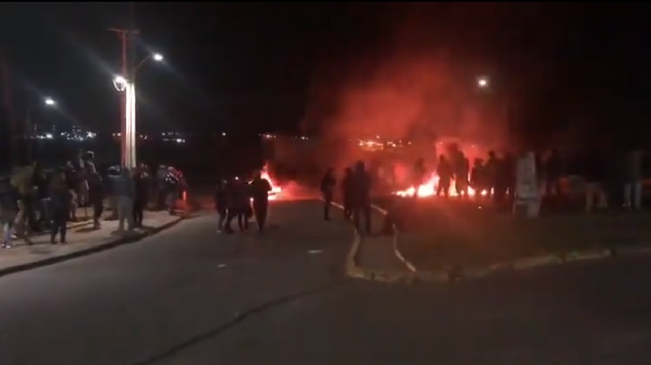 vecinos de lota cantan vino y cerveza