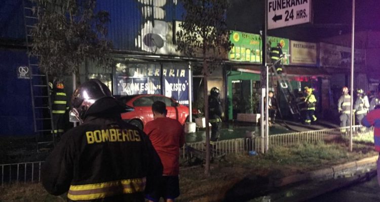 Un padre y su hijo de 10 meses fallecieron en voraz incendio de funeraria en Lo Espejo