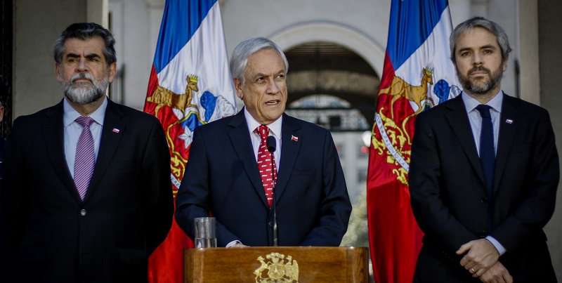 Piñera anunció proyectos de ley contra saqueos y encapuchados