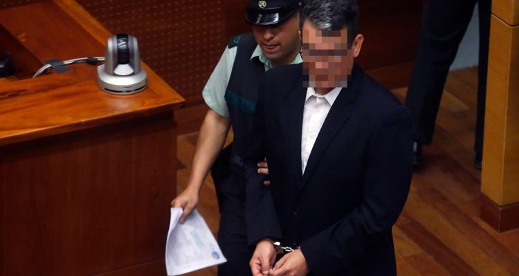 Arresto domiciliario nocturno para mayor de Carabineros acusado de herir a estudiantes de Liceo 7