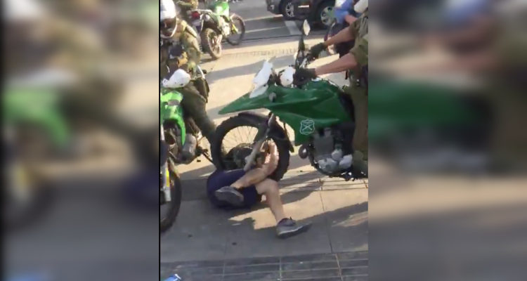 Video muestra atropello intencional de carabineros contra manifestante en Viña del Mar