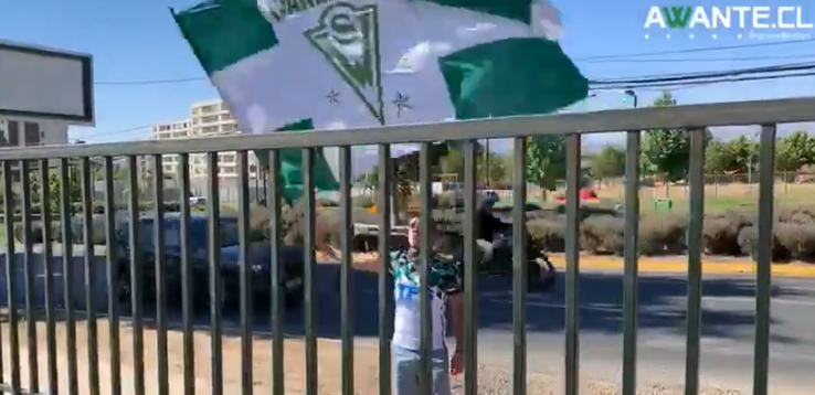 La protesta del solitario hincha de Wanderers que llegó a la ANFP para reclamar por final del torneo