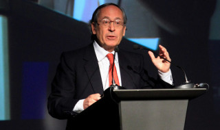 "¡Aún hay patria, ciudadanos!: José Piñera defiende modelo económico de Chile en medio de crisis social