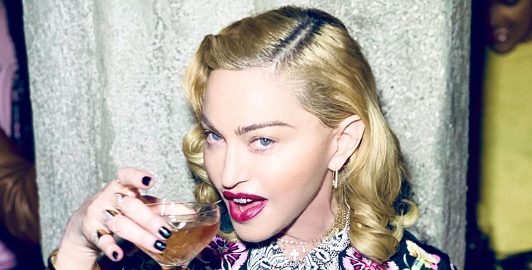 Madonna y orinoterapia