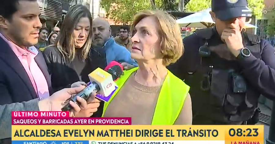Evelyn Matthei y su mensaje tras huir de la prensa: publicó video del momento con canción de Rocky