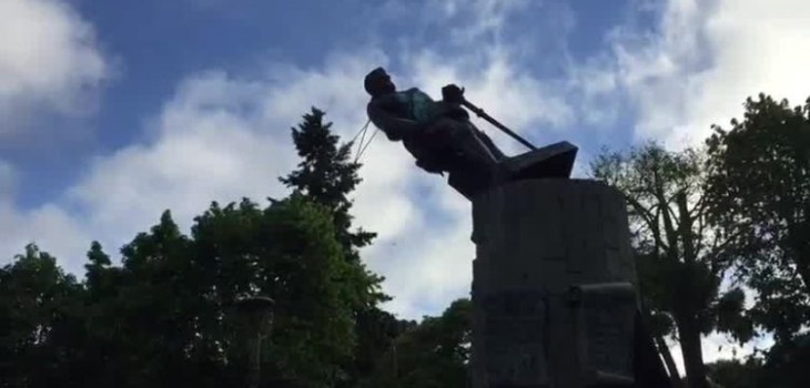 Manifestantes botan estatua de Pedro de Valdivia en plaza de la Independencia de Concepción - Página 7