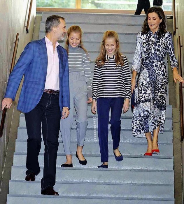 Infanta Sofía se lució en evento con pantalones 'low cost' que son tendencia: también están en Chile