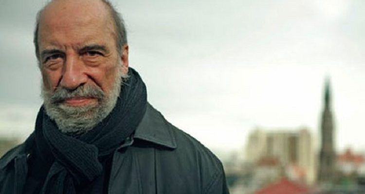 Preocupación por estado de salud de poeta Raúl Zurita: se encuentra internado y será operado