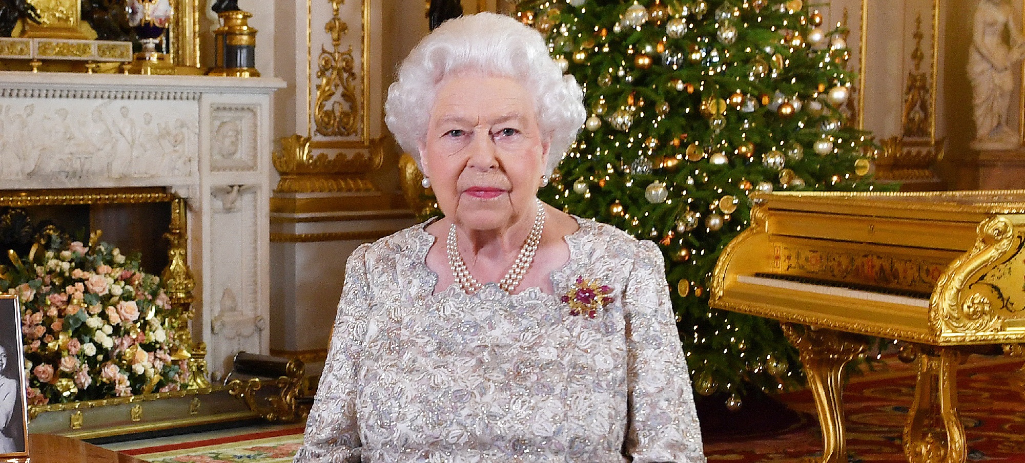¿Desaire al príncipe Harry y Meghan? El detalle en foto navideña de reina Isabel que genera polémica
