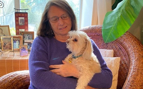 Debbie Turner y su perro, Kanga Lu. 