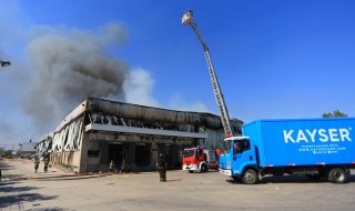 Identifican última víctima del incendio en Kayser: tenía impacto de bala en el pie