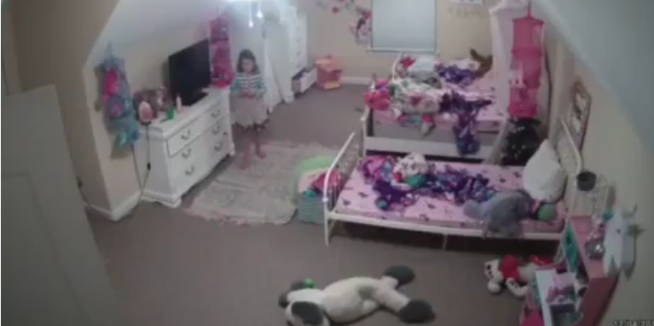 Sujeto acosó a niña de 8 años desde una cámara de seguridad en su dormitorio: video se hizo viral