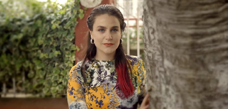 alejandra araya en video musical