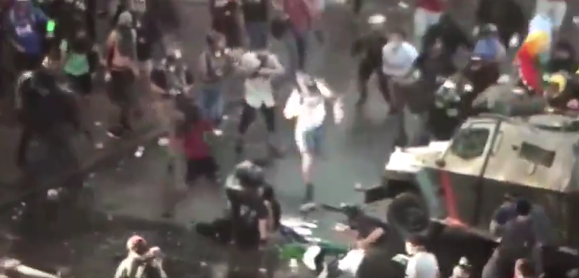 Manifestante sufrió brutal atropello en la Alameda