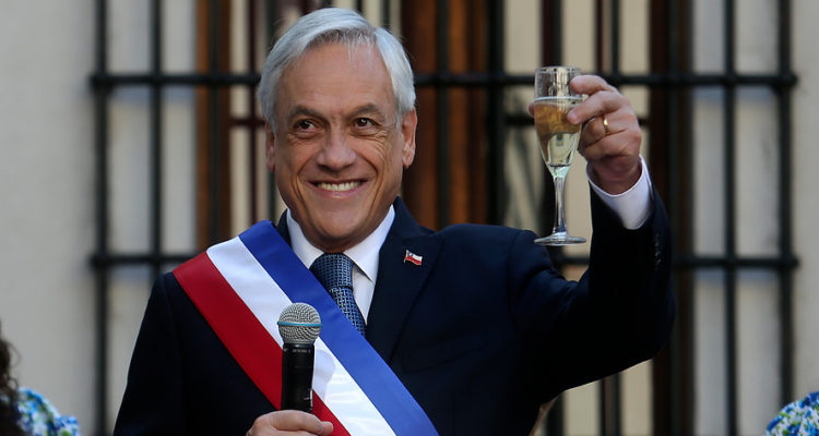 Piñera envía saludo de Año Nuevo reconociendo que 2019 'fue duro'