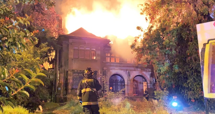 Incendio destruyó el techo y segundo piso de la ’Casa Italia’