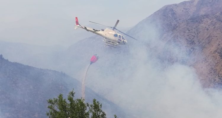 Incendios San José de Maipo: balance cifra en más de mil las hectáreas consumidas y 1 casa quemada