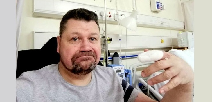 Steven MacDonald pasó cinco días en el hospital después de una cirugía de emergencia