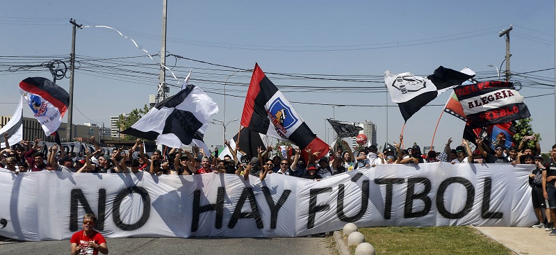 Garra Blanca amenazó con boicotear el fútbol chileno tras muerte de hincha albo