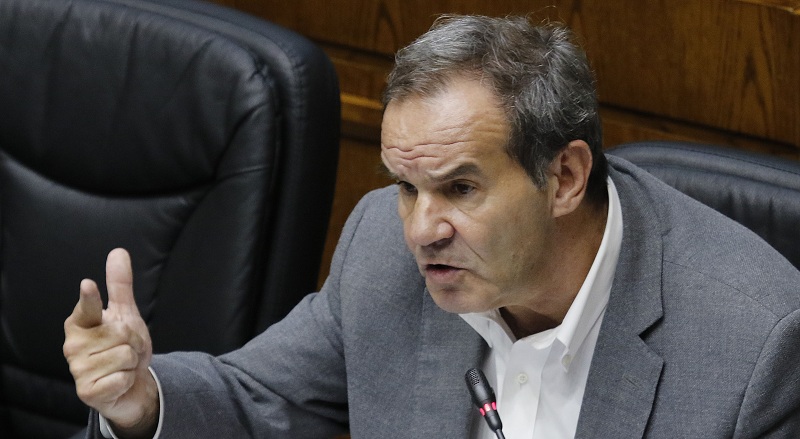 El argumento de Andrés Allamand para rechazar nueva Constitución pese a decir que votaría a favor