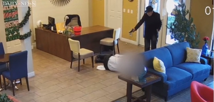 robert thomas anciano 93 años disparo