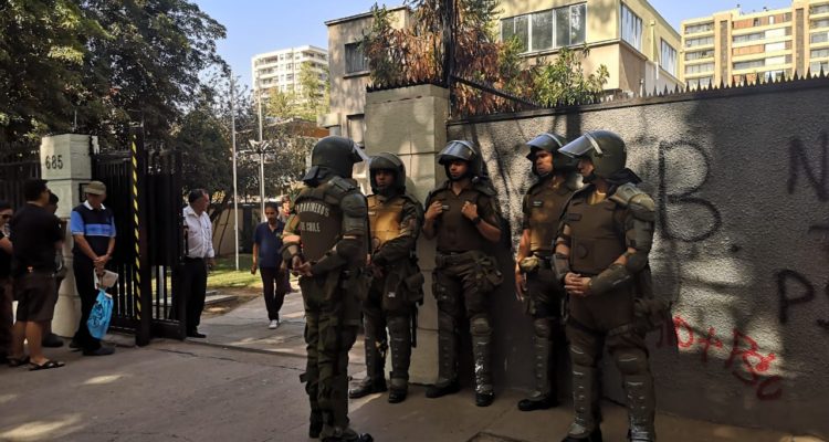 Cones se tomó dependencias del Demre en Santiago: estudiantes fueron desalojados por Carabineros