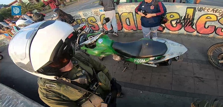 Fotógrafo acusa que carabinero lo amenazó durante manifestación: Contraloría investiga denuncia