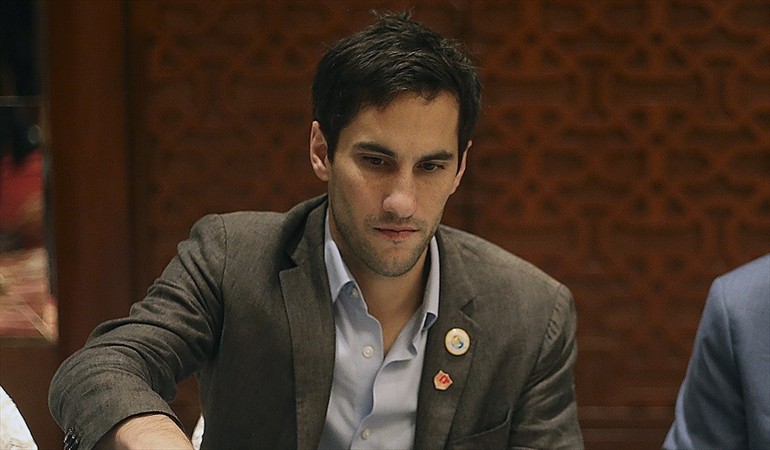 Empresa ligada al hijo del presidente Piñera logró millonario trato con Servel