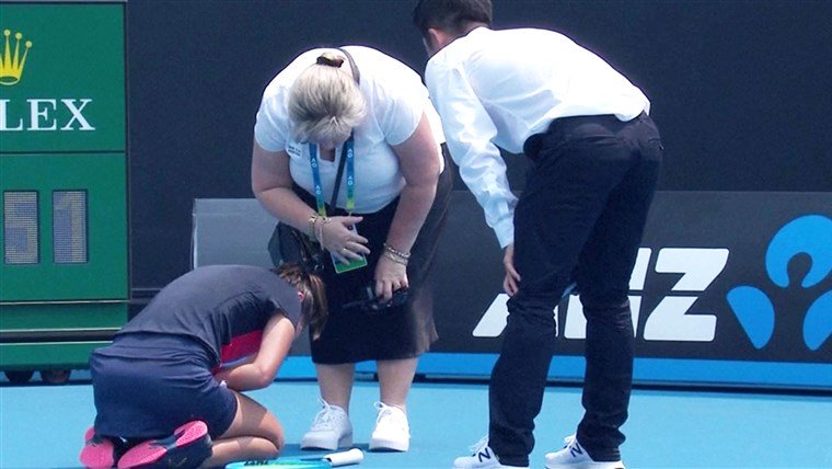 Humo de incendios complica partidos del Abierto de Australia: tenista abandonó tras ataque de tos