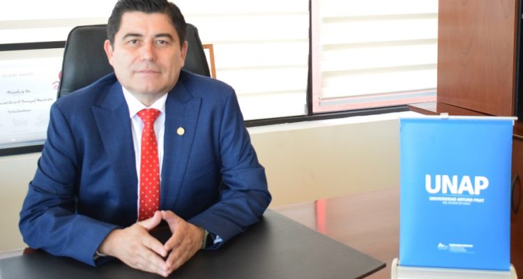 Académico acusado de apropiarse tesis de sus alumnos asume como rector de la UNAP