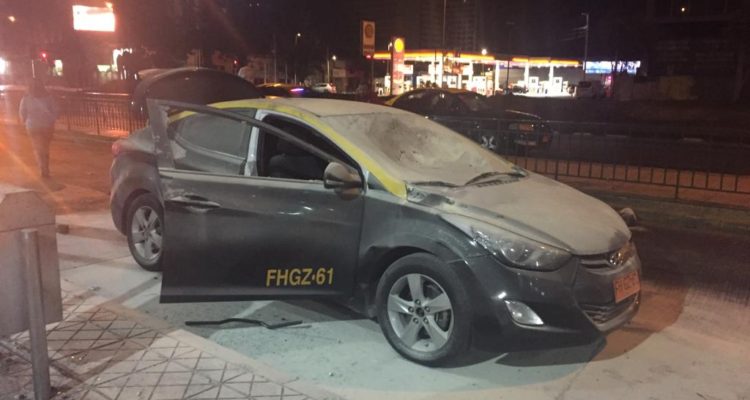 Taxista denuncia ataque de supuestos choferes de apps afuera de terminal en Estación Central