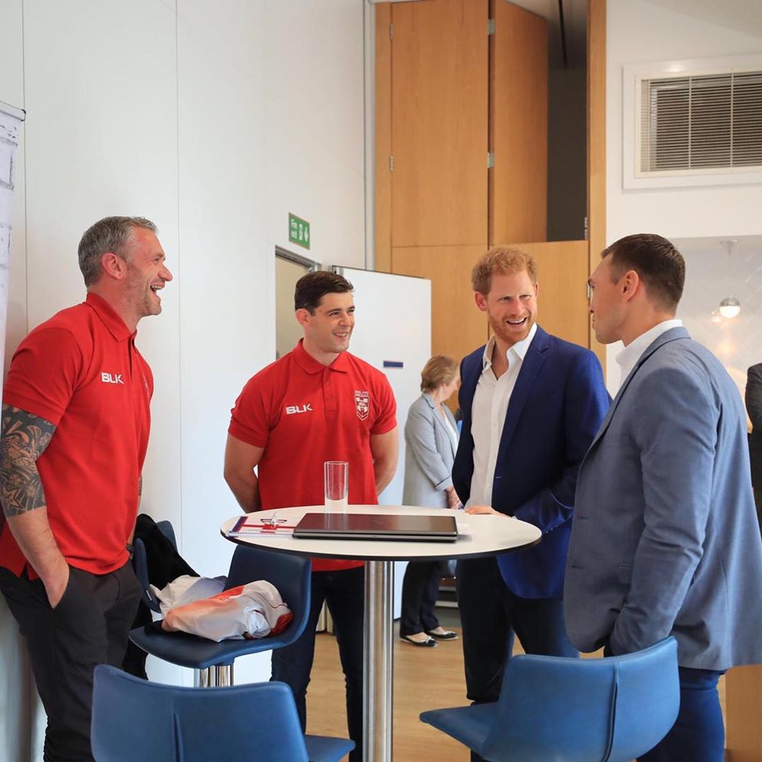 Harry lanza juegos de rugby