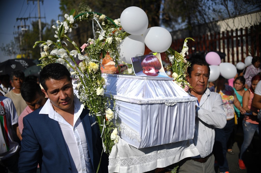 La masiva despedida de niña 7 años asesinada en México: mujeres protestaron pidiendo justicia