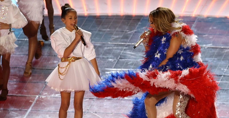 Hija de Jennifer López apareció en el show de mediotiempo del Super Bowl