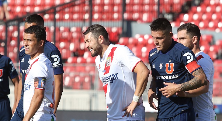 Hinchas de Universidad de Chile desplegaron lienzo con polémica frase en partido con Curicó Unido
