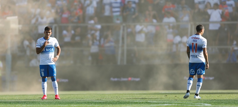 Enfrentamientos entre carabineros e hinchas obligó a retrasar duelo entre U. Católica y O'Higgins