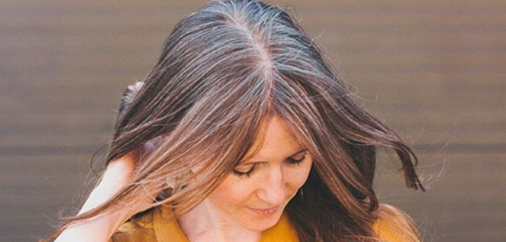 ¿El estrés hace que te salgan canas? Investigadores de Harvard encuentran respuesta