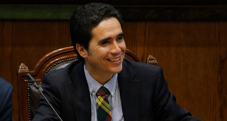 Cadem: aprobación por nueva Constitución llega a 72% y Briones se alza como ministro mejor evaluado