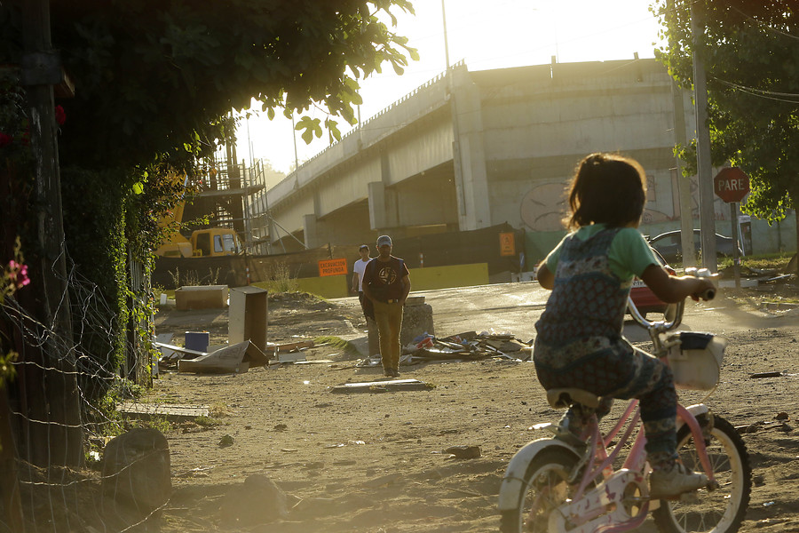 Agencia UNO | Conexión inconclusa del Puente Chacabuco frente a población Aurora de Chile.