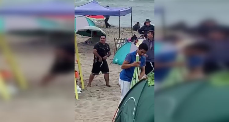 Video registra momento en que habrían amenazado de muerte a salvavidas en la playa de Cartagena